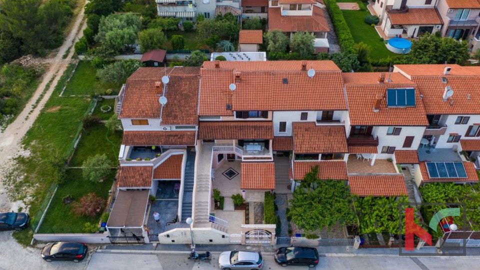 Medulin, Vinkuran, house with two apartments of 210m2 living area, 300m from the sea #sale
