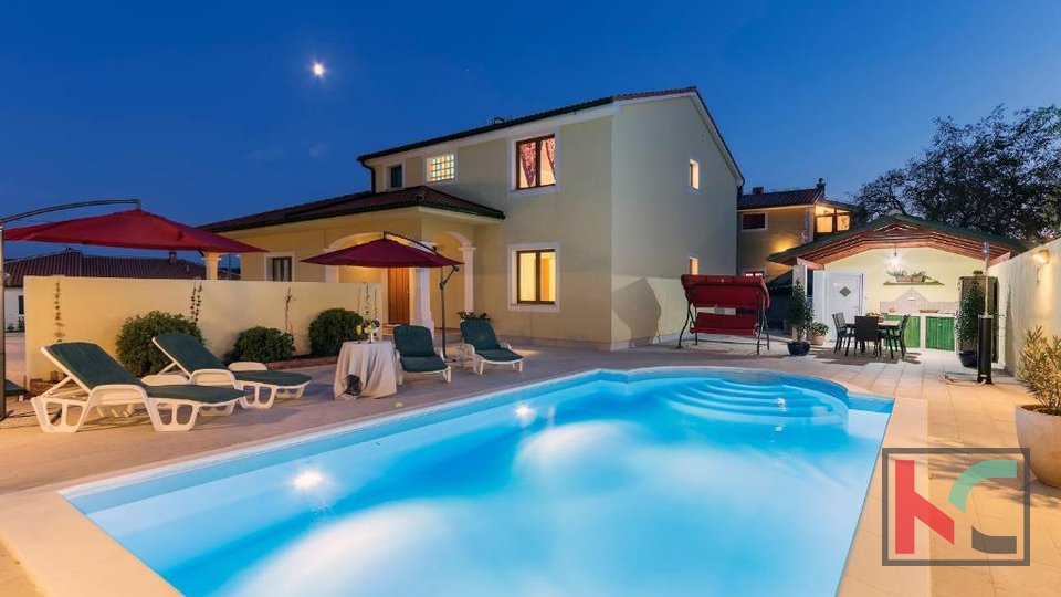 Istra, Vodnjan, kuća 254m2 sa bazenom na mirnoj lokaciji, #prodaja