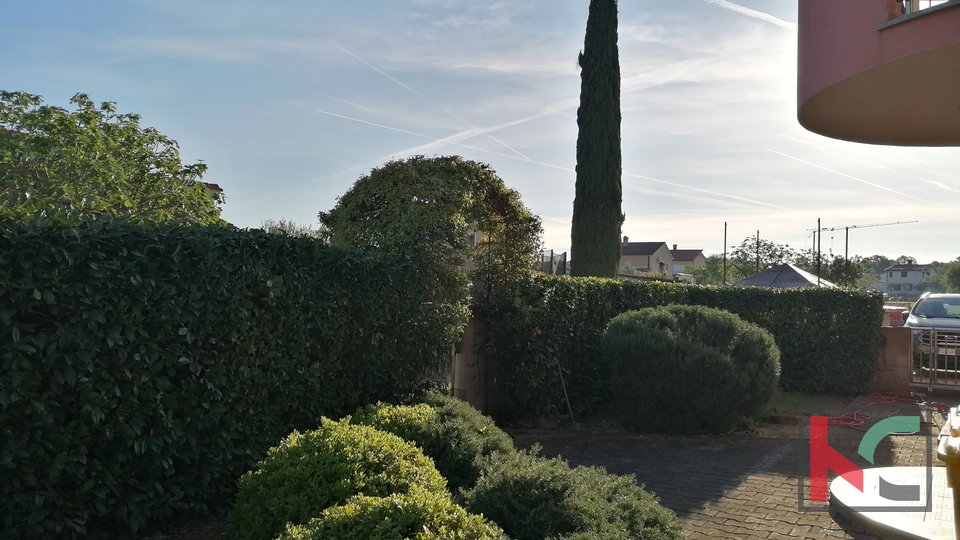 Istra, Valbandon, 4-soban stan u prizemlju sa velikom terasom i vrtom #prodaja