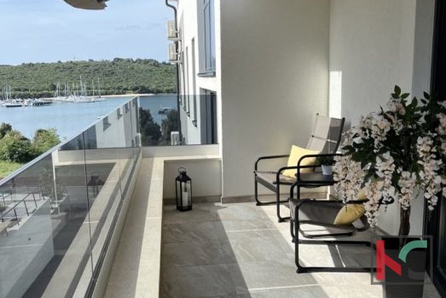 Istrien, Banjole, Wohnung 61,76 m2 mit privatem Pool, erste Reihe zum Meer #Verkauf