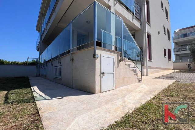 Istria, Peroj, spazioso appartamento trilocale a due piani con ampio cortile #vendita