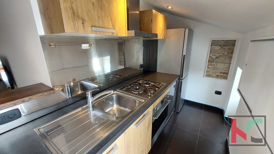 Istria, Pula, Center, renovated three-room apartment 71.9 m2, #sale