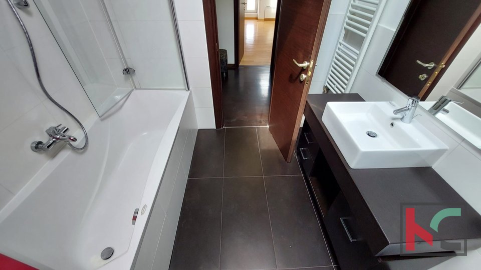 Istria, Pula, Center, renovated three-room apartment 71.9 m2, #sale