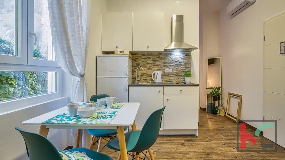 Istra, Pula, Centar - četiri studio apartmana s vrtom u strogom centru grada, blizina Arene #prodaja