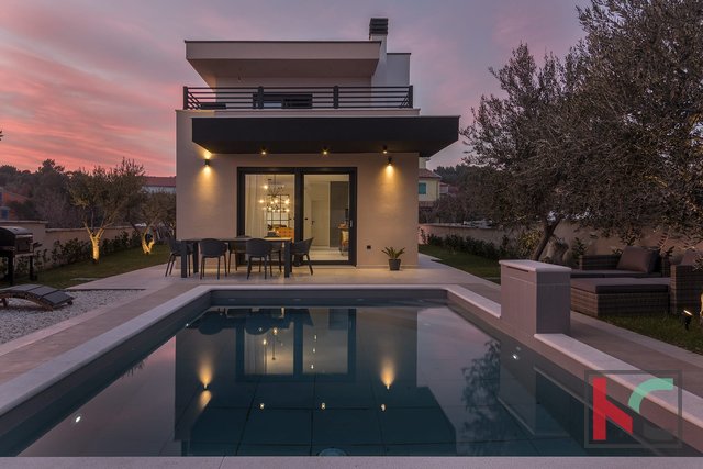 Istrien, Premantura, moderne Villa mit Pool und Smart-Home-System #Verkauf