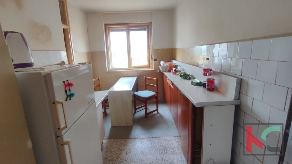 Istria, Pula, wider center, family apartment 2SS+DB 57.31m2 in an older new building for renovation, #sale
