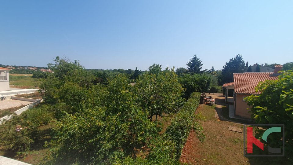 Истрия, Пореч, недалеко от Червара, дом с большим ландшафтным садом #продажа