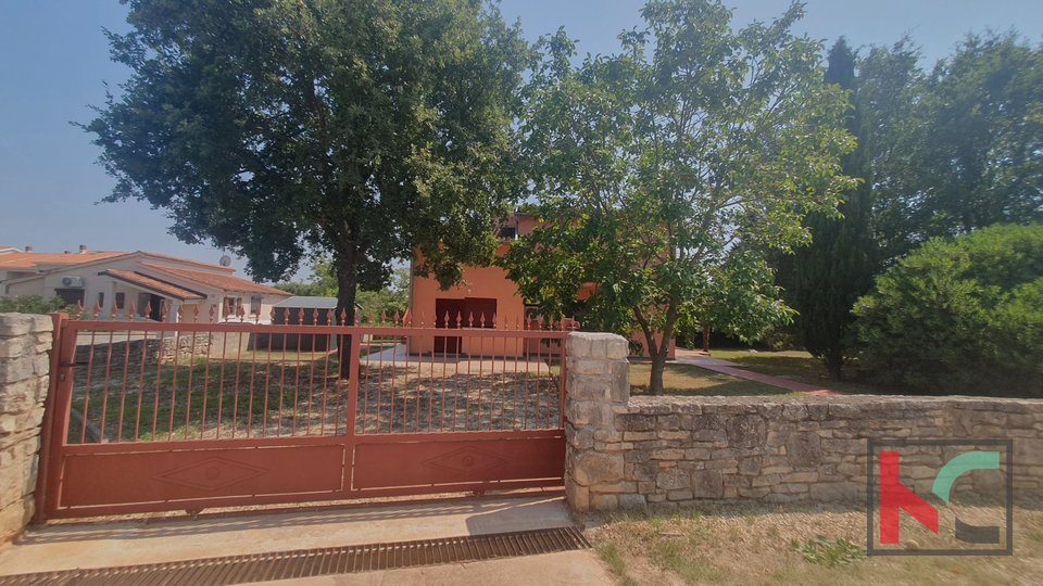 Истрия, Пореч, недалеко от Червара, дом с большим ландшафтным садом #продажа