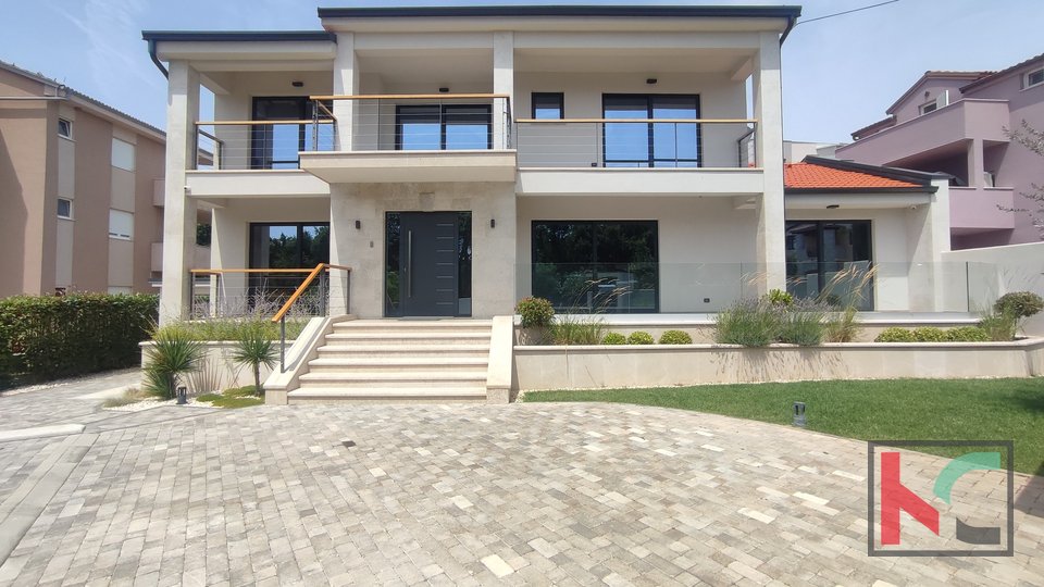 House, 294 m2, For Sale, Ližnjan
