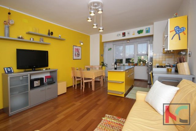 Istrien, Pula, Zentrum, komplett möblierte und ausgestattete Wohnung zum Wohnen 2SS+DB mit 2 Balkonen, #Verkauf