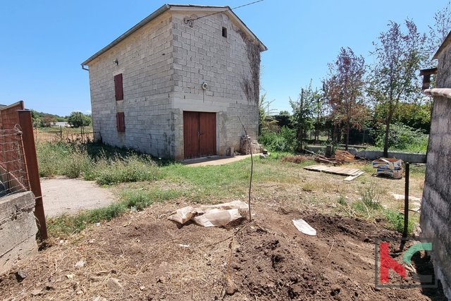 Istra, Loborika, hiša za obnovo 150m2 na parceli 950m2