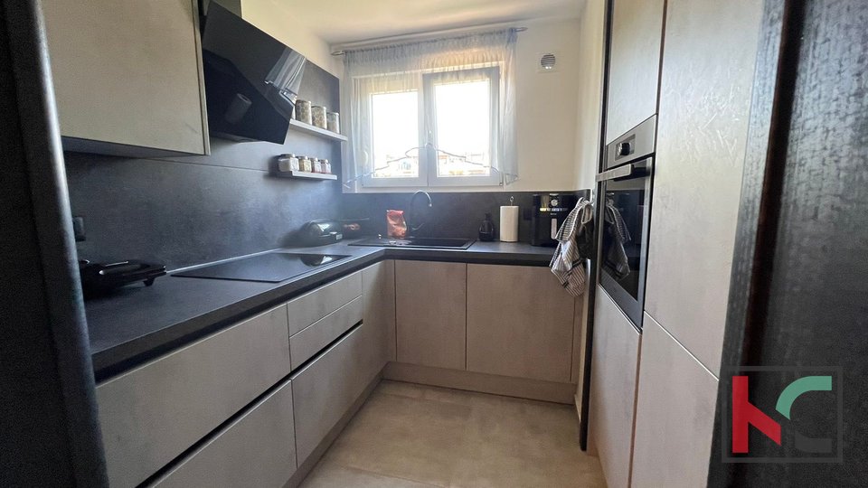 Pula, wider center, family four-room apartment, 62.83 m2, excellent location, high ground floor #sale