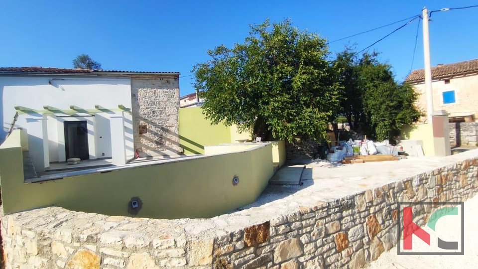 Istria, Svetvinčenat, casa in pietra ristrutturata con piscina, #vendita