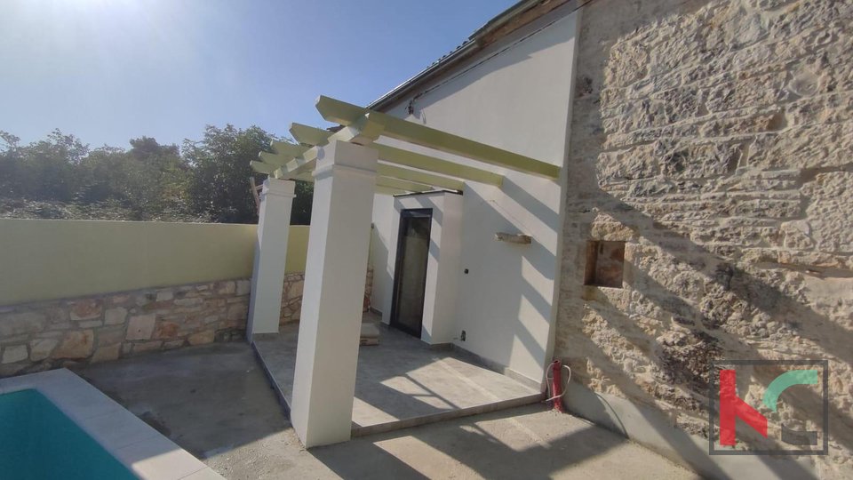Istria, Svetvinčenat, casa in pietra ristrutturata con piscina, #vendita