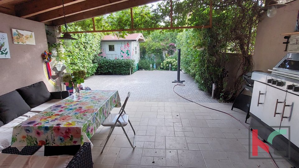 Истрия, Медулин, четырехкомнатная квартира с красивым садом, #продажа