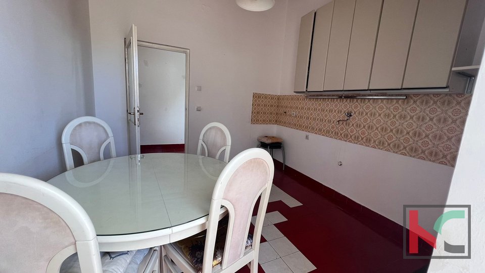 Pula, Širi centar/Vidikovac, spacious family apartment with great potential, garage #sale