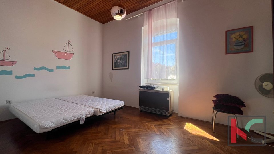 Pola, Širi centar/Vidikovac, spazioso appartamento familiare con grande potenziale, #vendita di garage