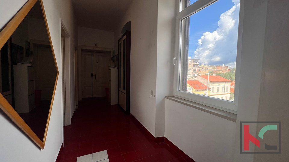 Пула, Шири центр/Видиковац, просторная семейная квартира с большим потенциалом, гараж #продажа