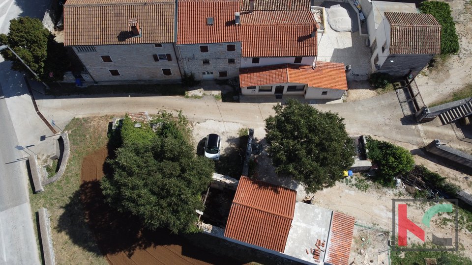 Istrien, Kanfanar, teilweise angepasstes Steinhaus 90m2, #Verkauf