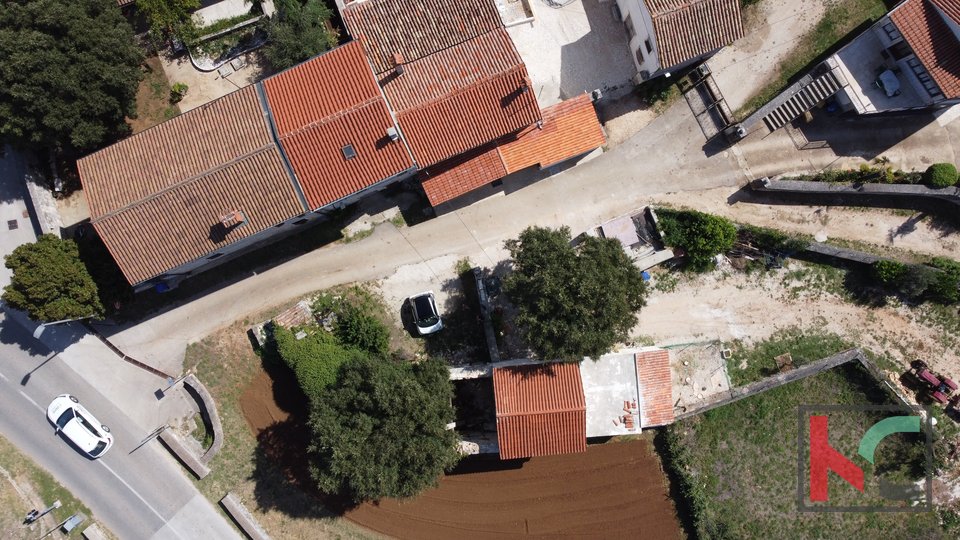 Istra, Kanfanar, djelomično adaptirana kamena kuća 90m2, #prodaja