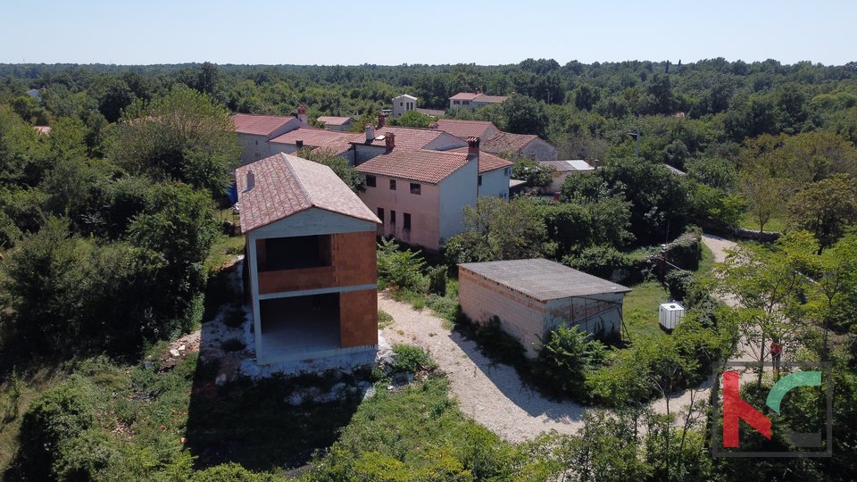 Istra - Juršići, započeta gradnja 200m2 na mirnoj lokaciji, #prodaja