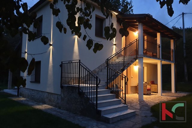 Istra, Pazin, renovirana, kamena kuća na domak centra grada sa uređenom okućnicom #prodaja