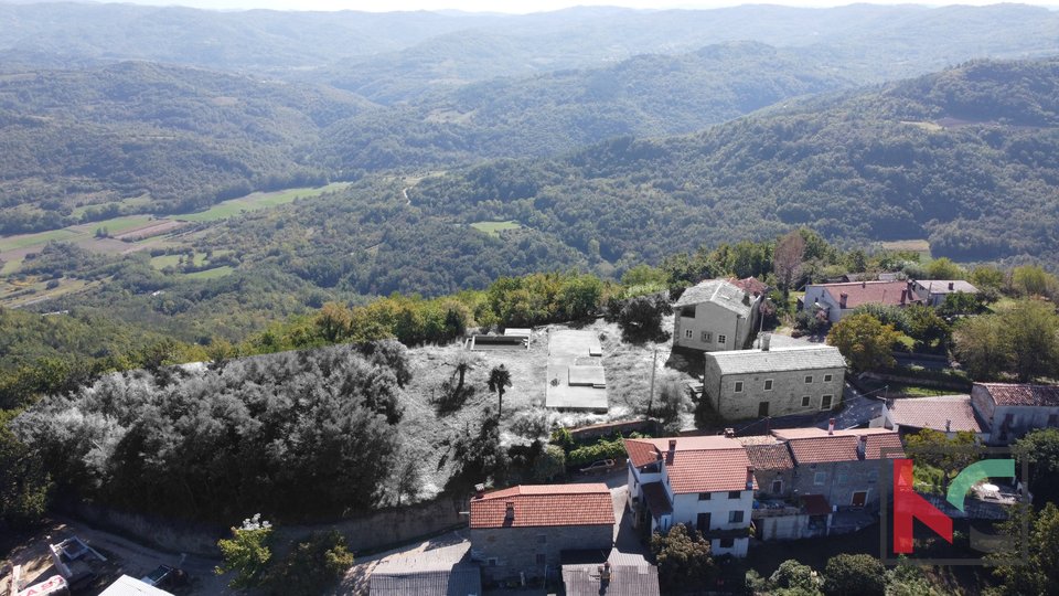 Istria, Motovun, station with 2 houses and started construction, #sale