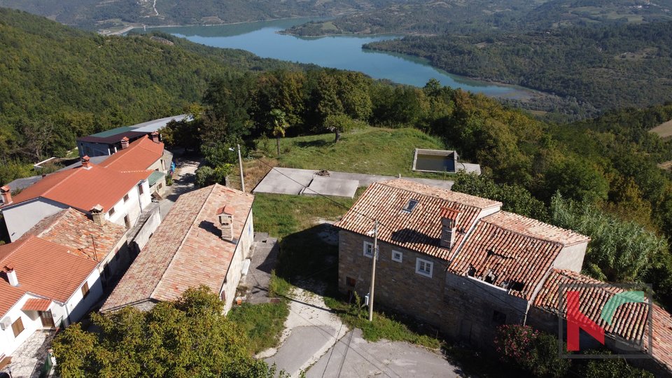 Istria, Motovun, stazione con 2 case e costruzione iniziata, #vendita