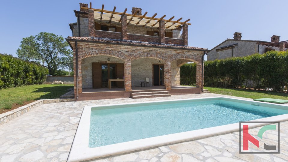 Istria, Svetvinčenat, casa in pietra con piscina e giardino, #vendita