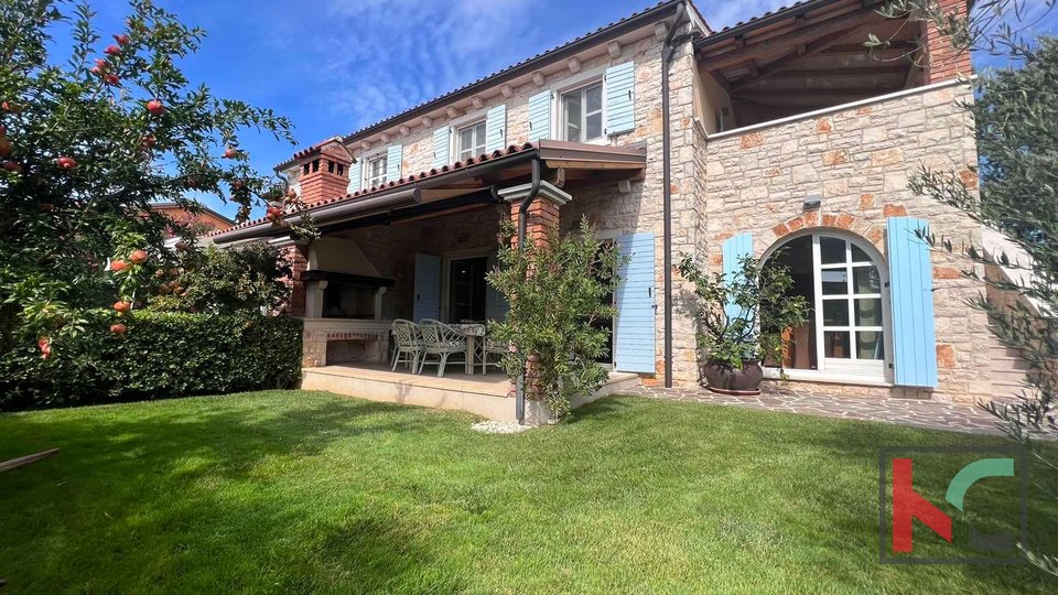 Istria, Parenzo, villa duplex in pietra con piscina, 134,58 m2 #vendita