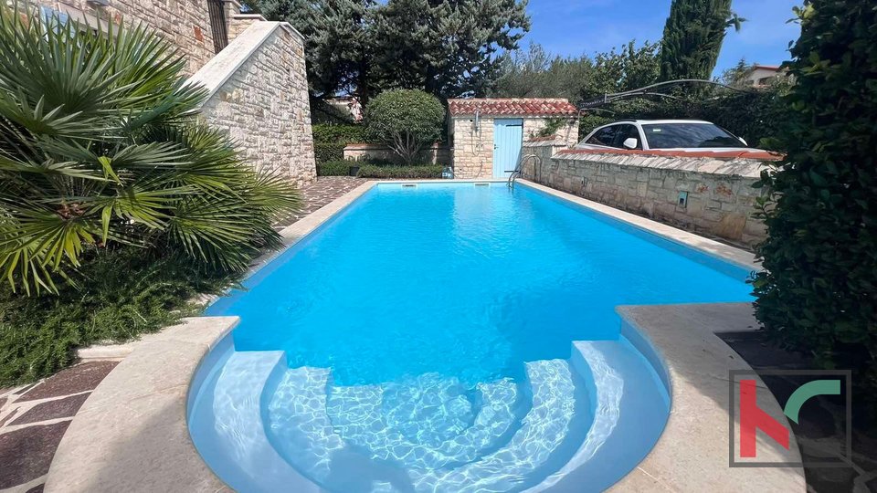 Istra, Poreč, kamnita dvoetažna vila z bazenom, 134,58 m2 #prodaja