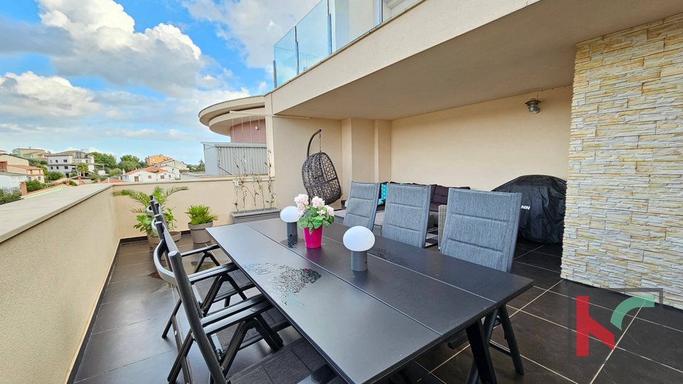 Pula, Veruda, furnished apartment 2SS+DB with comfortable terrace, newer building with elevator, sea view, #sale