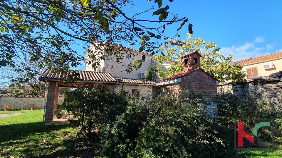 Istria, Tinjan, duplex house of 193.47m2 with urbanized and agricultural land of 6523m2 # sale