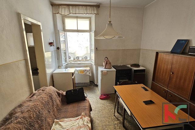 Istria, Pola, Centar, appartamento da adattare 73,54 m2 nel centro della città, #vendita
