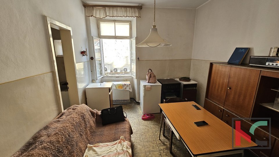 Istria, Pola, Centar, appartamento da adattare 73,54 m2 nel centro della città, #vendita