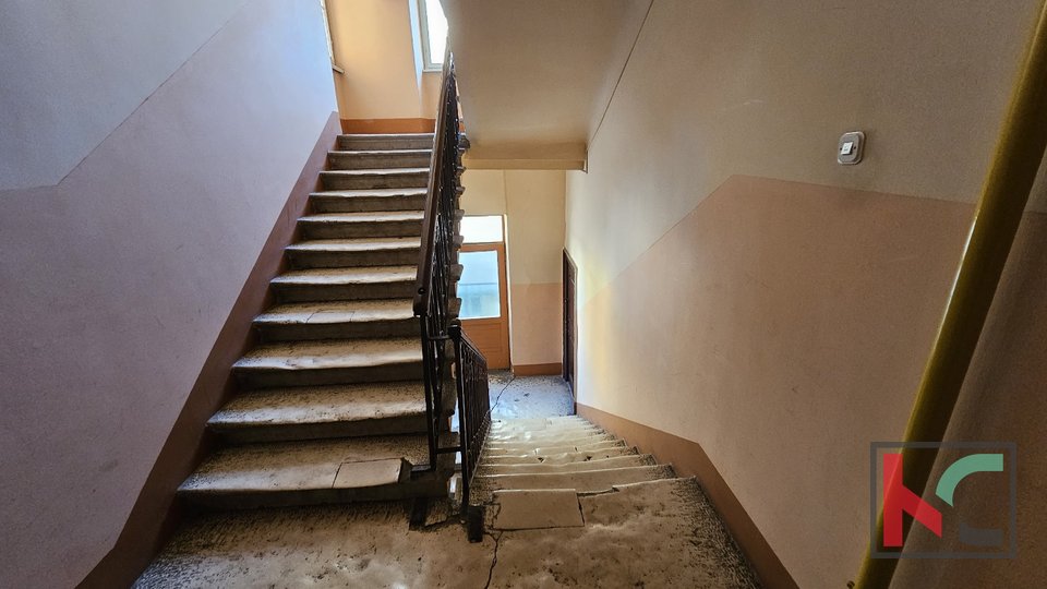 Istria, Pula, Centar, apartment 73.54 m2 for adaptation in the very center of the city, #sale