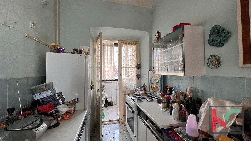 Pula, Centar stan 50,20 m2 trosobni obiteljski stan u strogom centru grada #prodaja