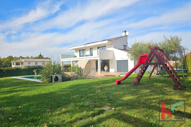 Istra, Višnjan, moderna kuća sa bazenom i uređenom okućnicom, 4SS, #prodaja