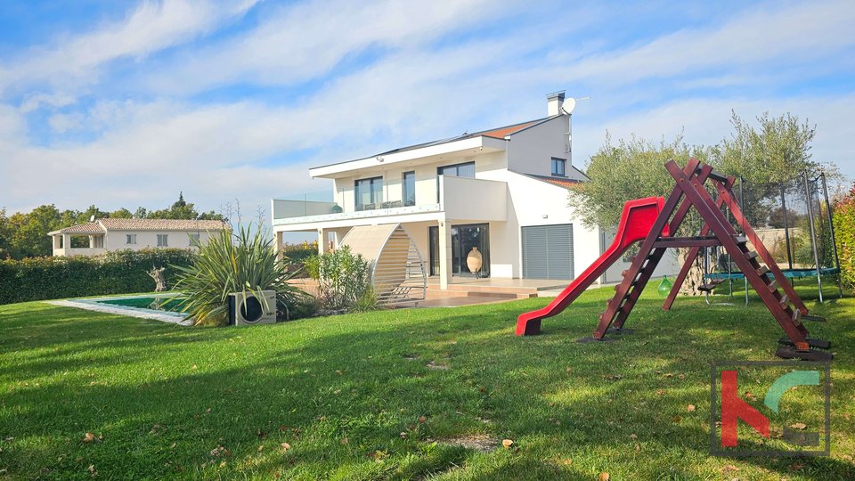 Istra, Višnjan, moderna hiša z bazenom in vrtom, 4 ss, #prodaja
