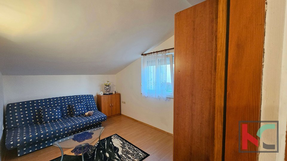 Istrien, Medulin, Ferienhaus 3 Schlafzimmer + Badezimmer mit Garage, 200 Meter vom Strand entfernt, #Verkauf
