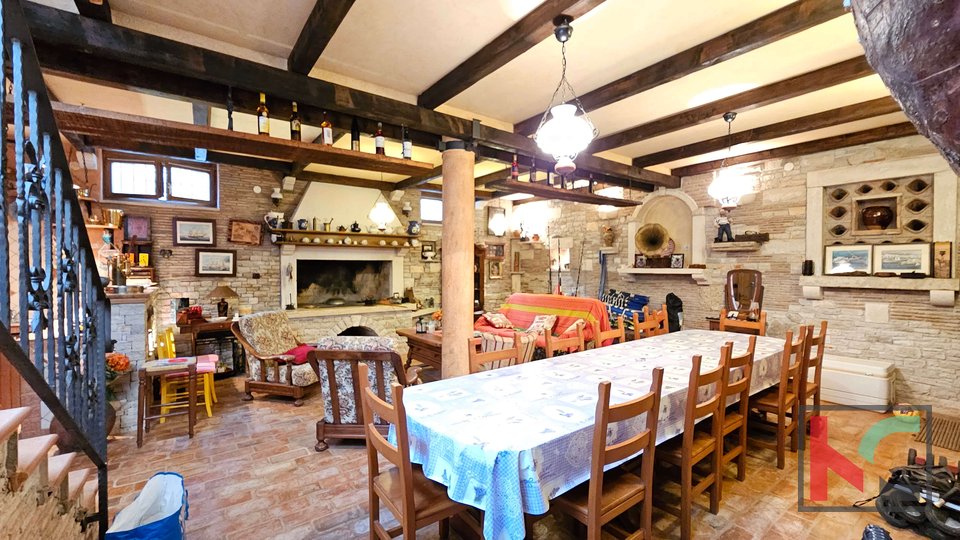 Istria, Rovinj, apartment with a rustic tavern, terrace, 550m to the beach, #sale