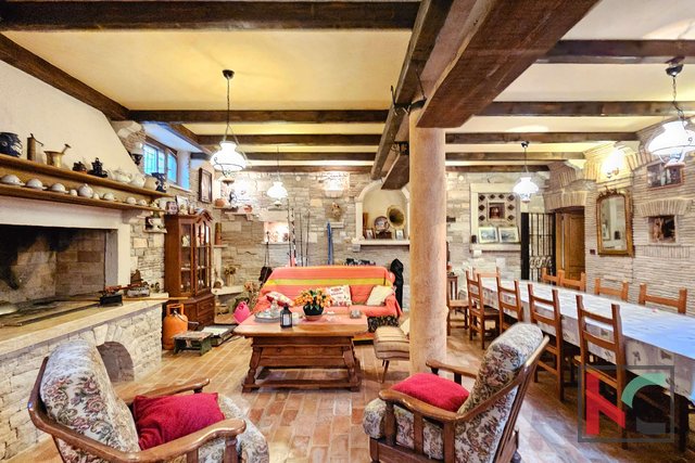 Istria, Rovinj, apartment with a rustic tavern, terrace, 550m to the beach, #sale