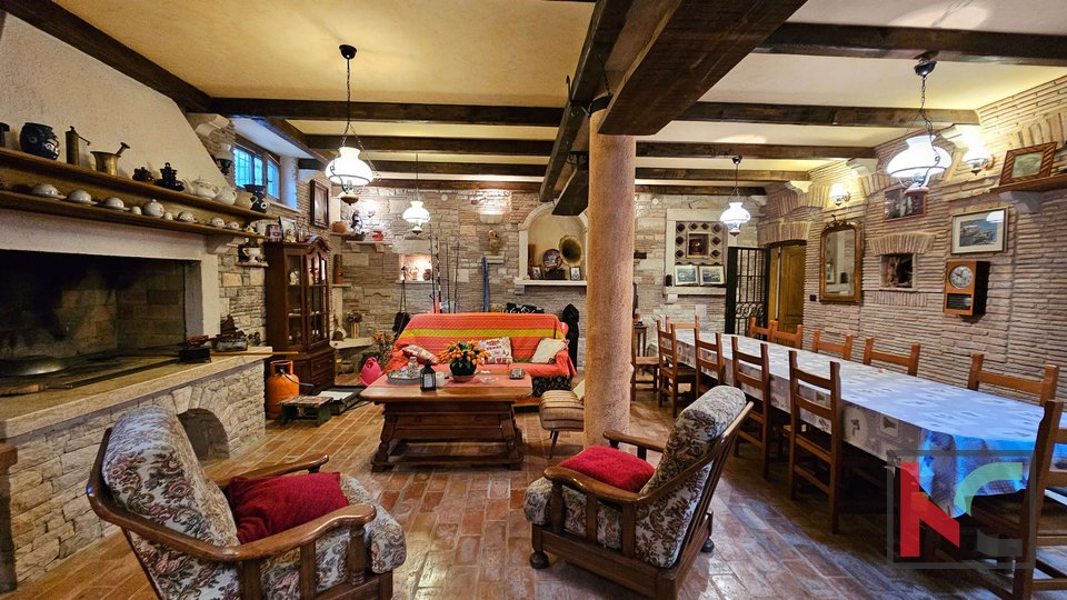 Istria, Rovigno, appartamento con taverna rustica, terrazza, 550m dalla spiaggia, #vendita