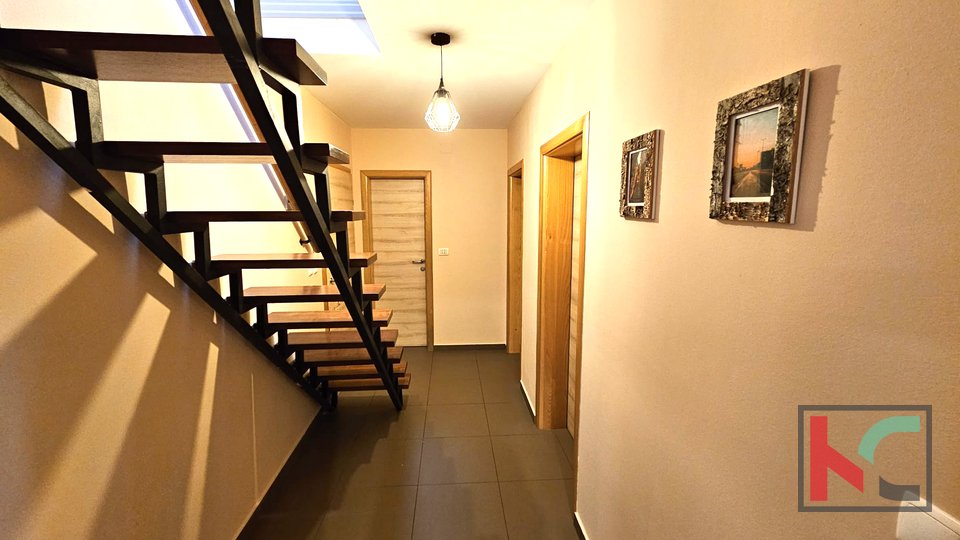 Istrien, Pula, große zweistöckige Wohnung 4SS+DB #Verkauf