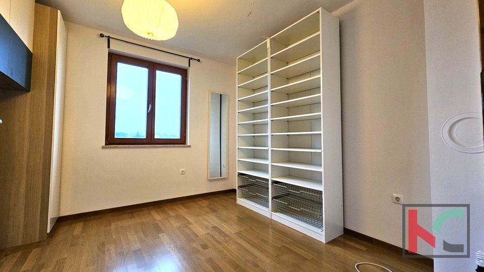 Istrien, Pula, große zweistöckige Wohnung 4SS+DB #Verkauf