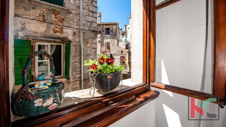Istria, Rovigno, centro, casa con tre unità abitative #vendita