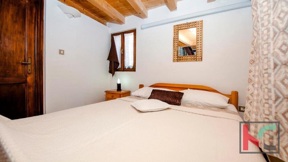 Istria, Rovigno, centro, casa con tre unità abitative #vendita