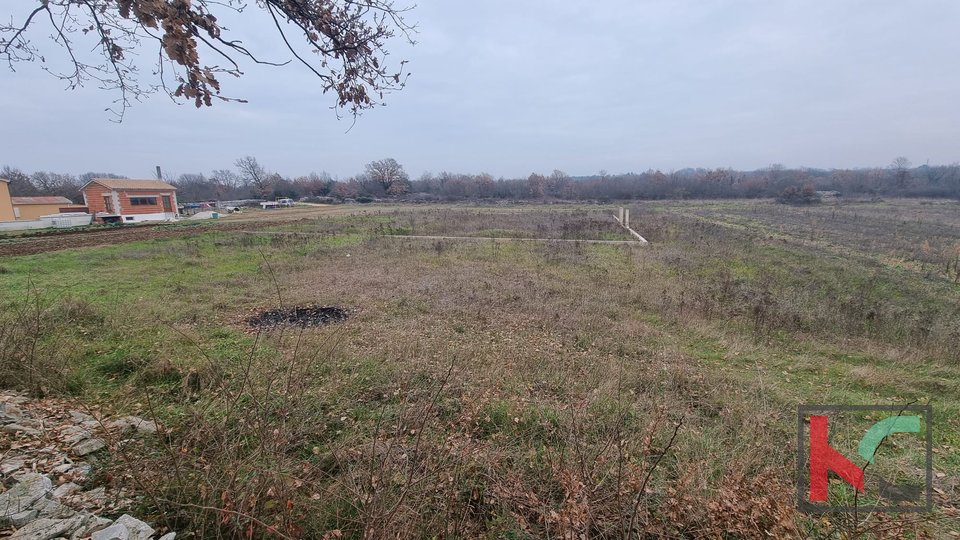 Istra, Svetvinčenat, zazidljivo kmetijsko zemljišče 809m2, #prodaja