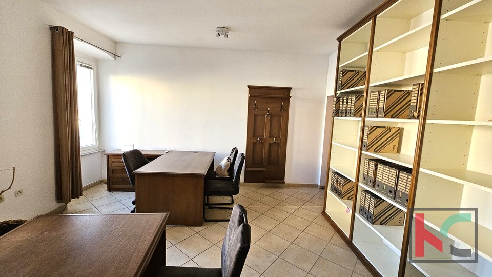 Pula, office space in the city center 40.02m2 #sale