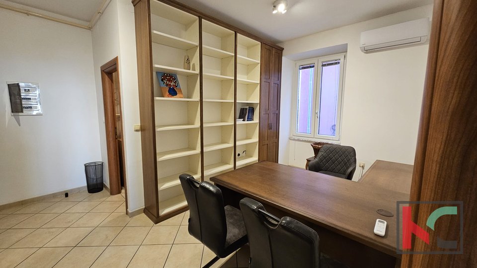 Pula, office space in the city center 40.02m2 #sale